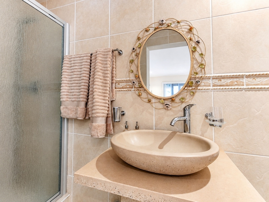 5 Bedroom Property for Sale in Wavecrest Eastern Cape